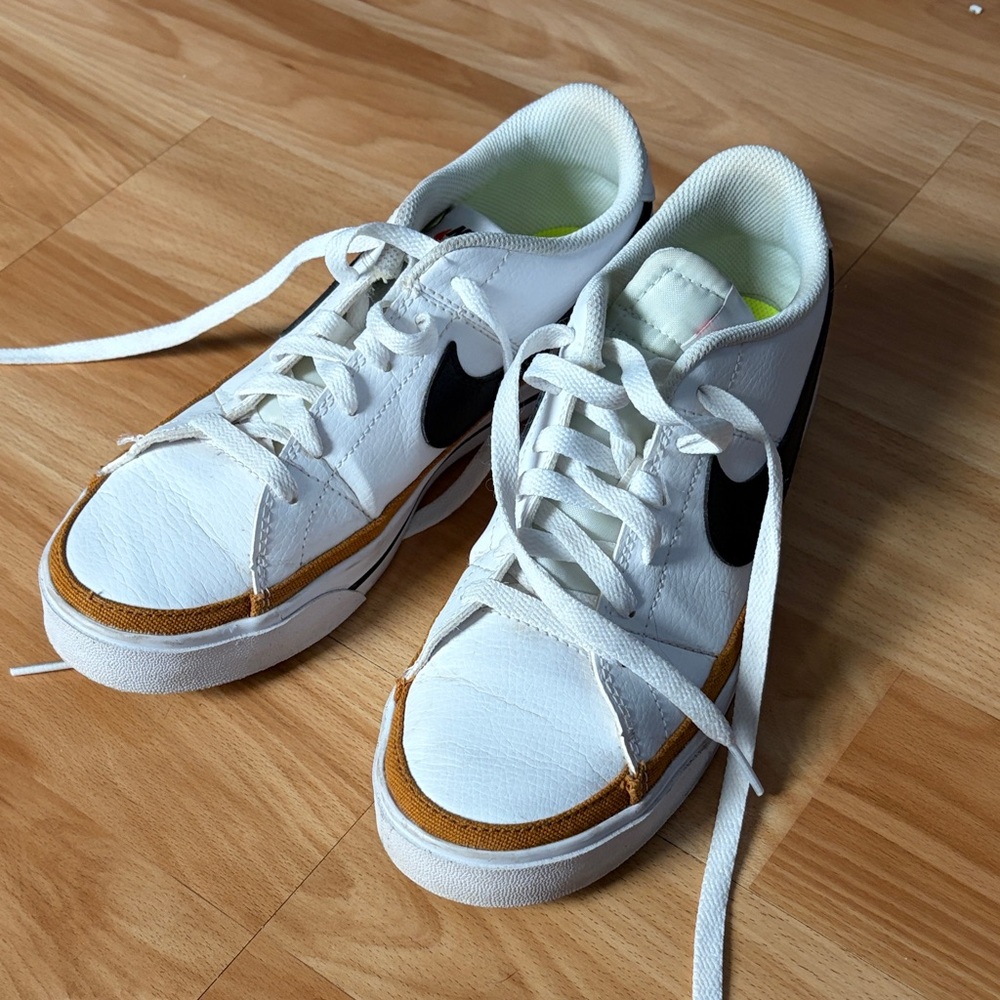 Nike Court Legacy